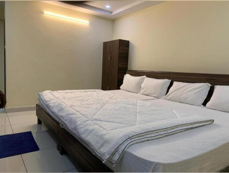 Oyo Flagship 80855 Hotel R Grand Vijayawāda Eksteriør billede