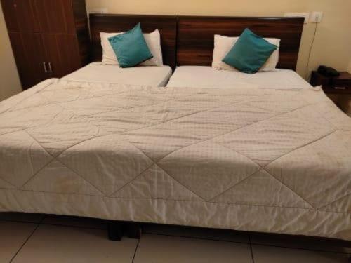 Oyo Flagship 80855 Hotel R Grand Vijayawāda Eksteriør billede