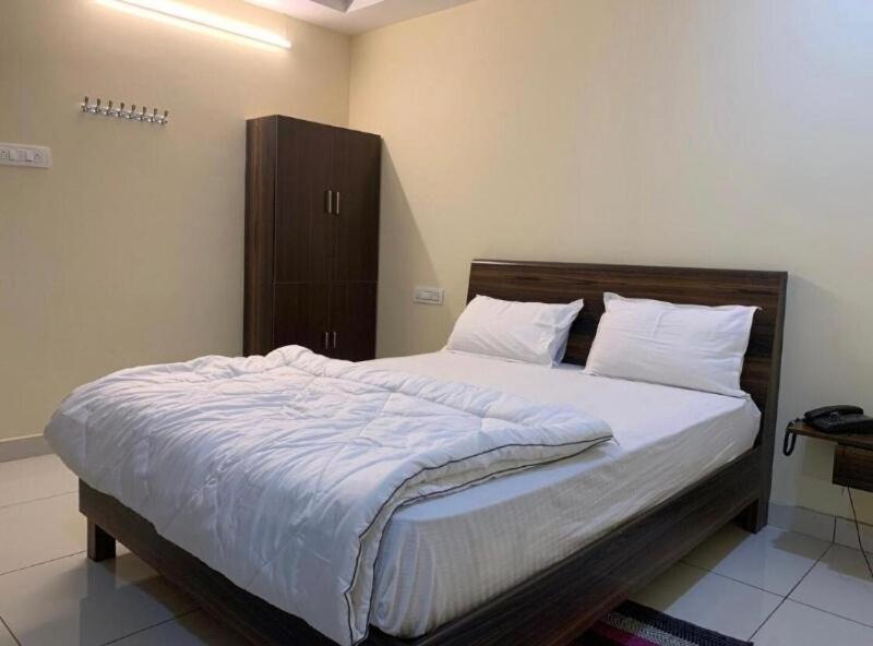 Oyo Flagship 80855 Hotel R Grand Vijayawāda Eksteriør billede