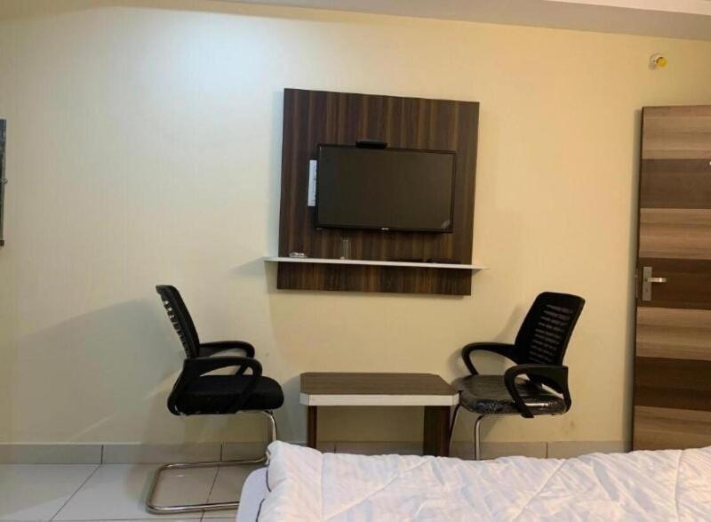 Oyo Flagship 80855 Hotel R Grand Vijayawāda Eksteriør billede