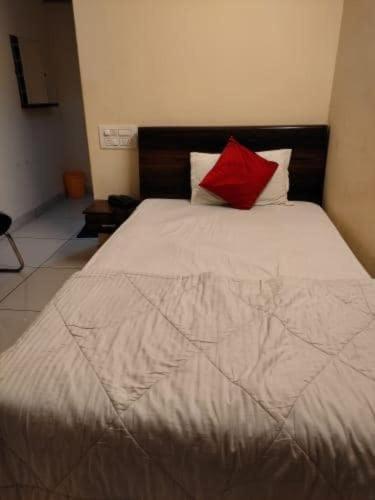 Oyo Flagship 80855 Hotel R Grand Vijayawāda Eksteriør billede