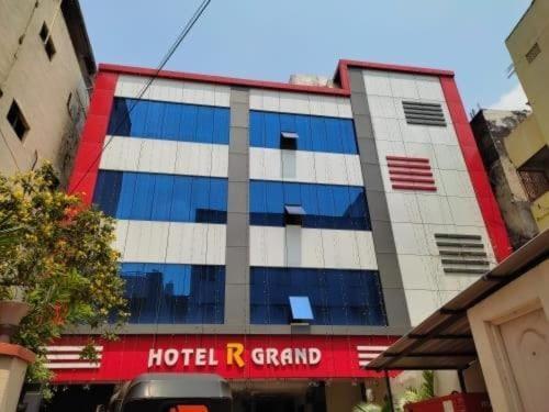 Oyo Flagship 80855 Hotel R Grand Vijayawāda Eksteriør billede
